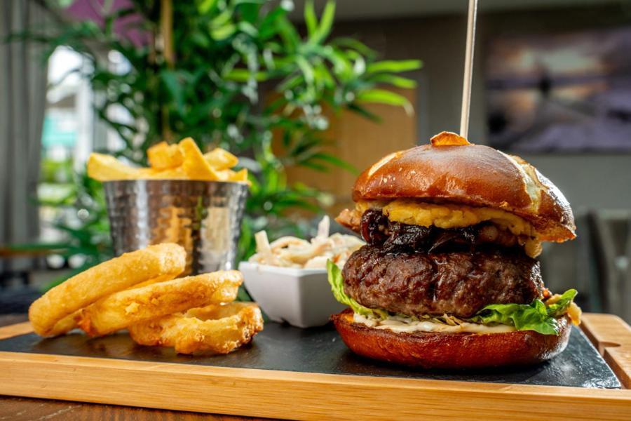 The Plough Inn ลานเดโล ภายนอก รูปภาพ