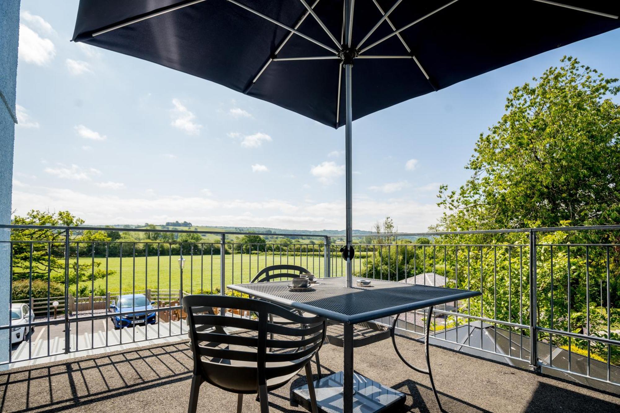 The Plough Inn ลานเดโล ภายนอก รูปภาพ